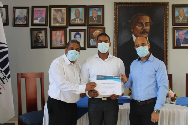 CCDF entrega certificados de taller Preserva a Mipymes